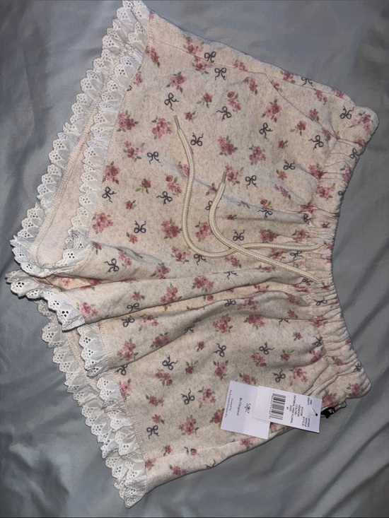 Originality Pants - Floral Lace-Trim Shorts - Pink Cream